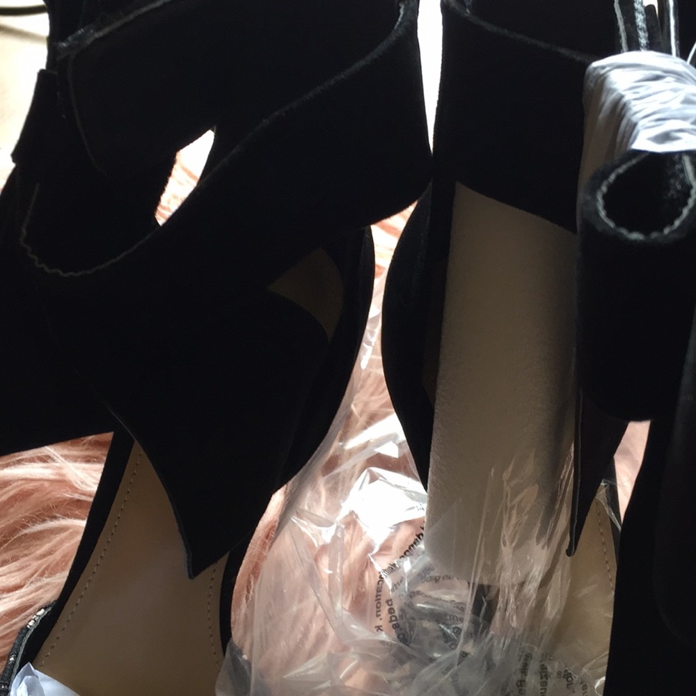 Heels - Picture 5 of 6